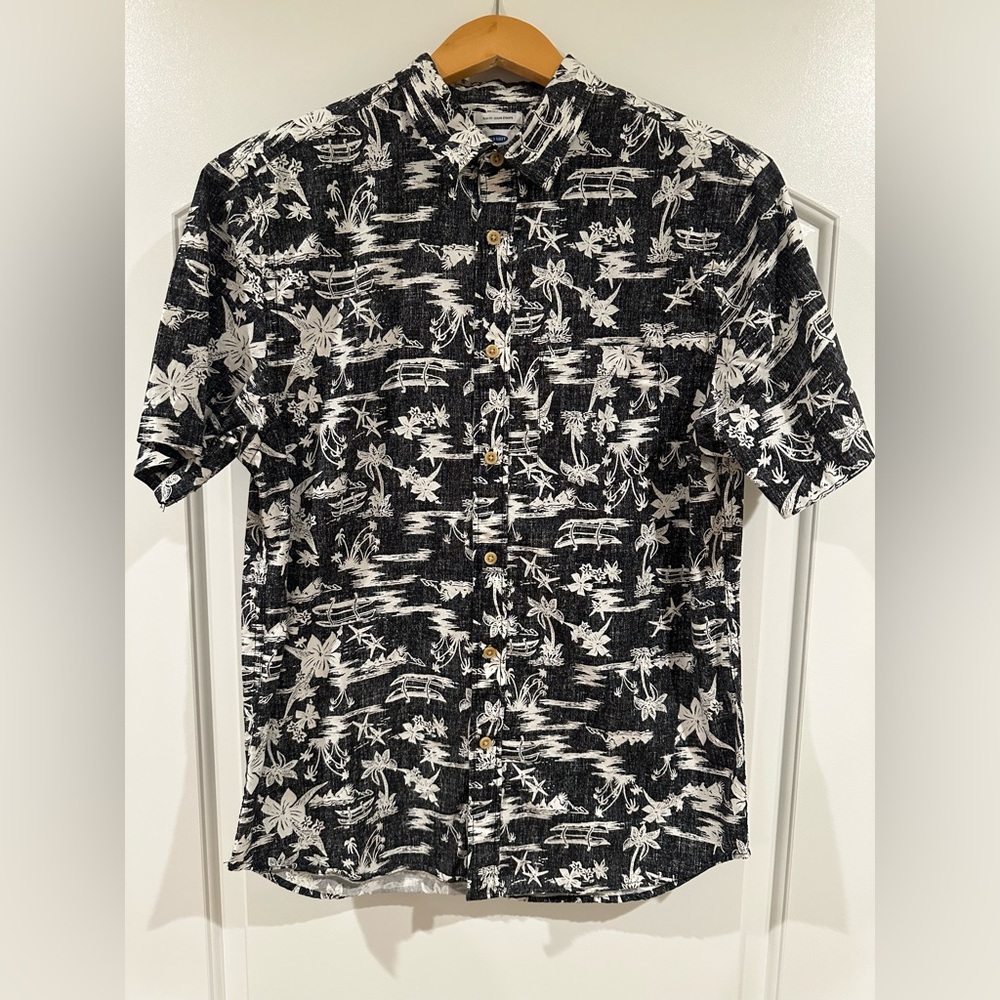Old Navy Tropical Print Shirt, Size Medium